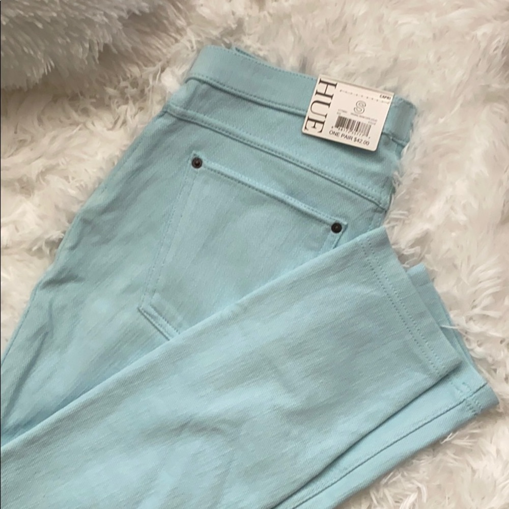 Hue stretch denim Capri pants size S So comfy NWT